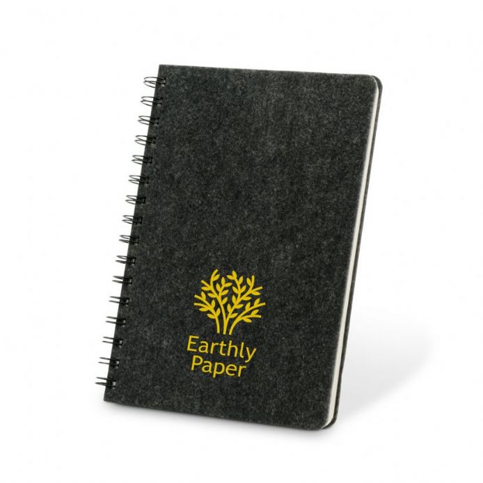 CADERNO A5 EM FELTRO